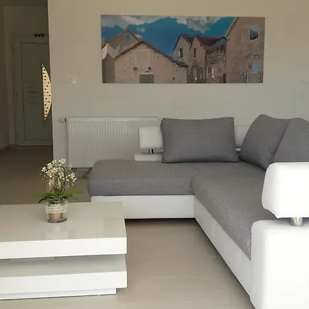 Villa-apartments Karmel *
